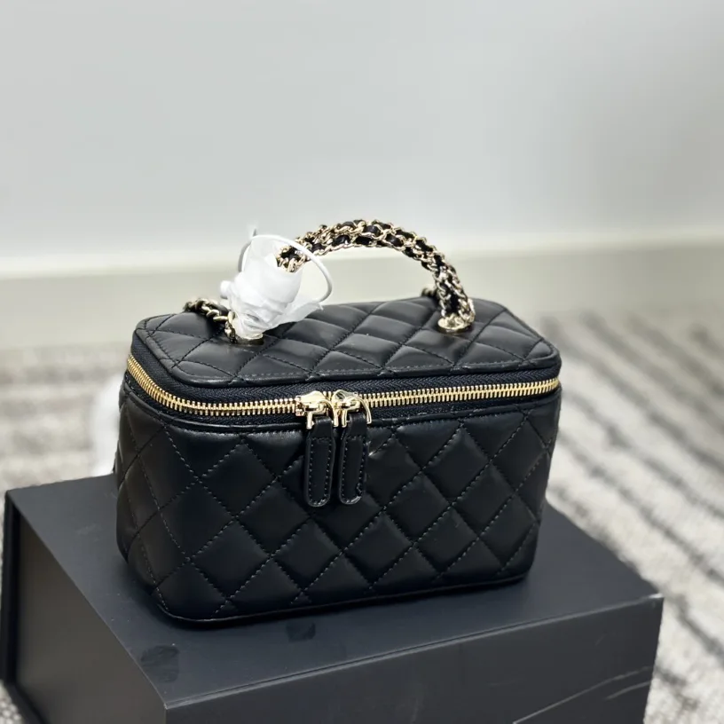 Quilted handbag product photo before background removal